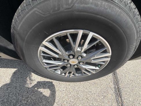 Used 2025 Chevrolet Traverse LT w/ Driver Confidence Package AWD/4WD image 32