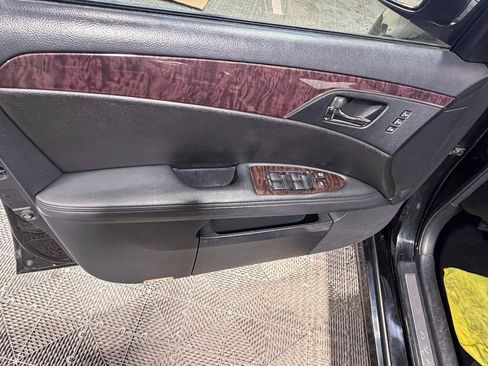 Used 2011 Toyota Avalon Limited FWD image 25