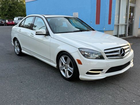 Used 2011 Mercedes-Benz C 300 Luxury image 9