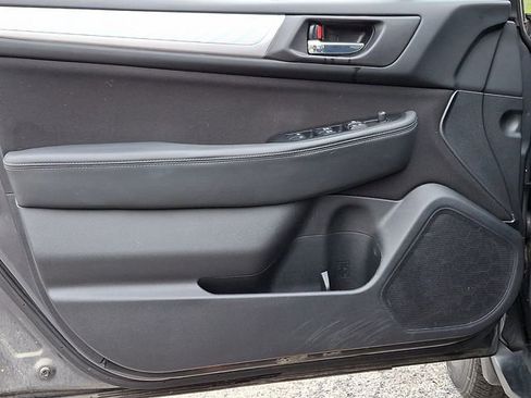 Used 2018 Subaru Outback 2.5i Premium image 12