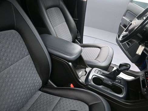 Used 2022 Chevrolet Colorado Z71 AWD/4WD image 38
