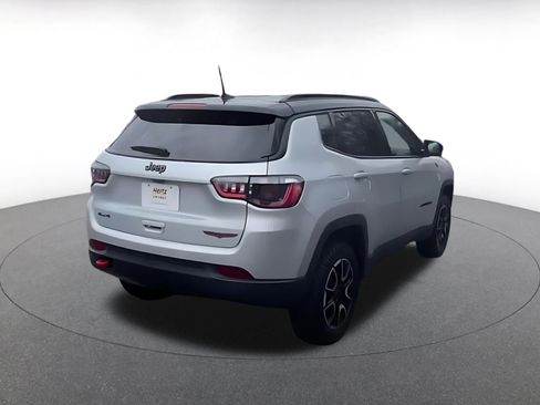 Used 2025 Jeep Compass Trailhawk image 12
