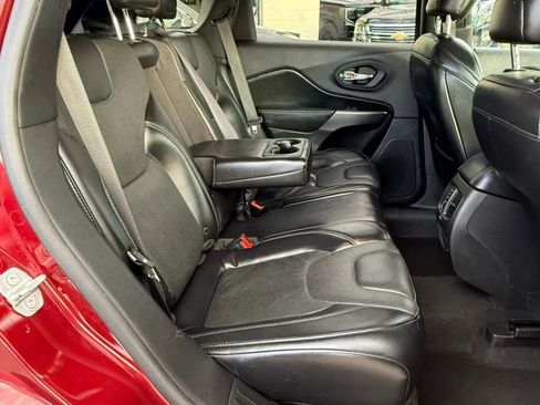 Used 2019 Jeep Cherokee Limited image 19