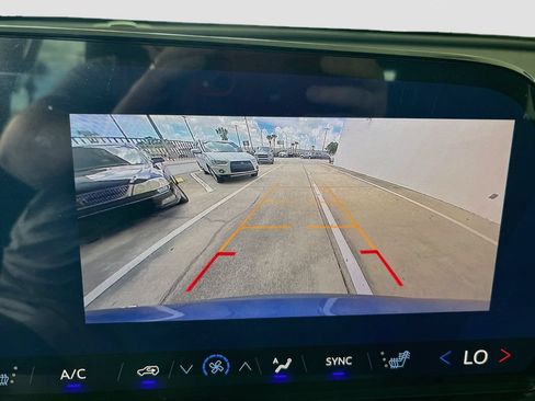 Used 2026 Chevrolet Traverse LT FWD image 14
