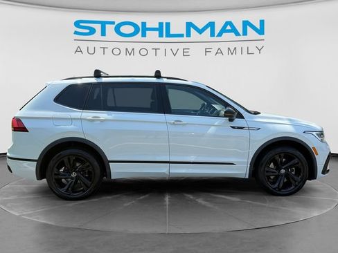Used 2023 Volkswagen Tiguan SE R-Line AWD/4WD image 4