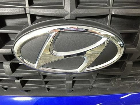 Certified 2025 Hyundai Venue SE FWD image 8