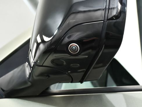 Used 2023 Land Rover Defender 110 X-Dynamic SE image 79