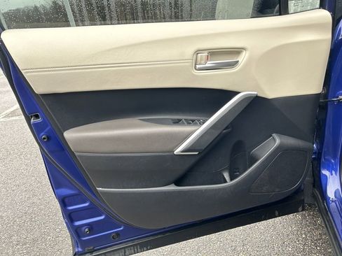 Used 2023 Toyota Corolla Cross XLE w/ Convenience Package image 18