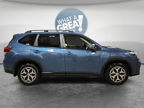 Used 2019 Subaru Forester Premium AWD/4WD image 2