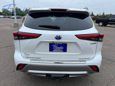Used 2022 Toyota Highlander Platinum AWD/4WD image 4