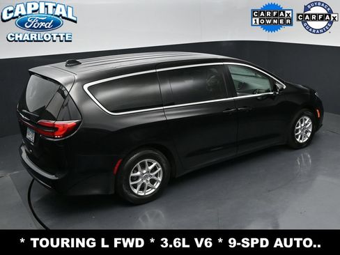 Used 2024 Chrysler Pacifica Touring-L FWD image 32