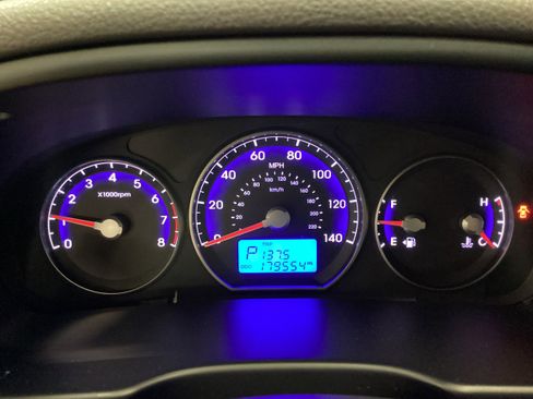 Used 2011 Hyundai Santa Fe GLS image 19