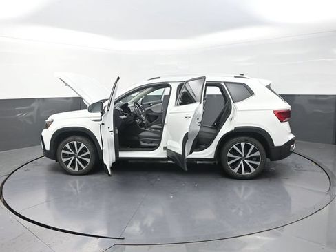 Used 2022 Volkswagen Taos SE AWD/4WD image 42
