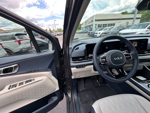 New 2026 Kia Carnival EX FWD image 28