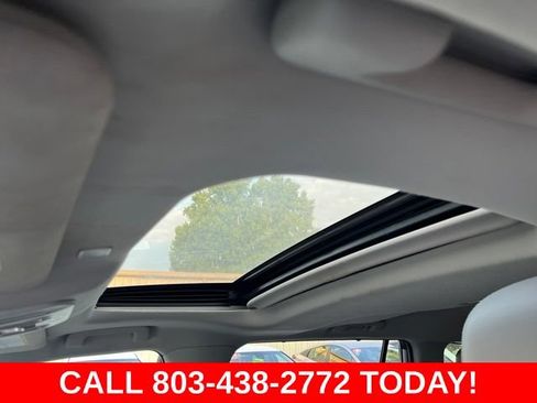 Used 2023 Toyota Highlander Limited FWD image 10
