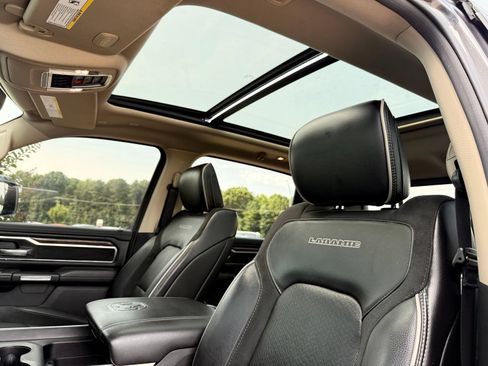 Used 2019 RAM 1500 Laramie AWD/4WD image 18