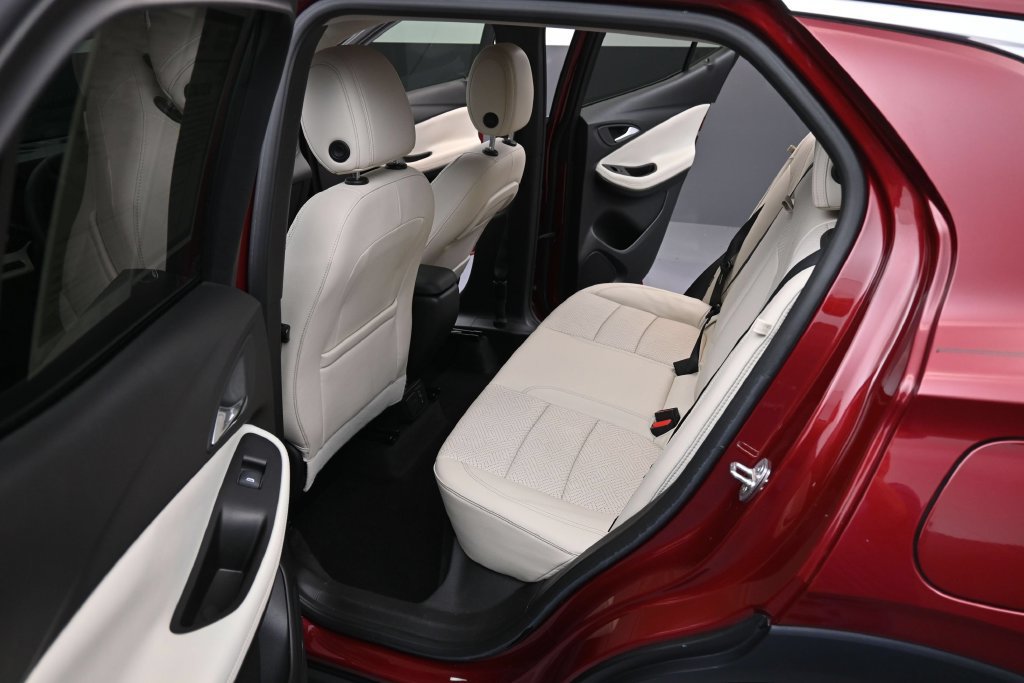 Used 2022 Buick Encore GX Essence w/ Advanced Technology Package FWD image 10
