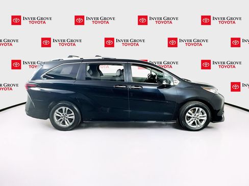 Used 2022 Toyota Sienna Limited AWD/4WD image 4