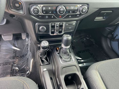 Used 2024 Jeep Wrangler Unlimited Sport AWD/4WD image 31
