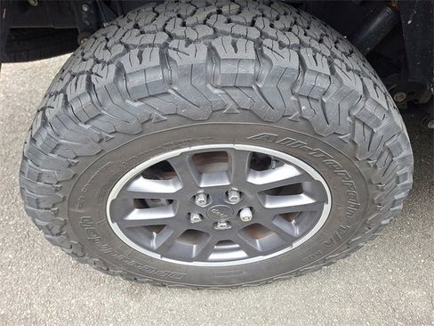 Used 2020 Jeep Gladiator Overland w/ Dual Top Group image 5