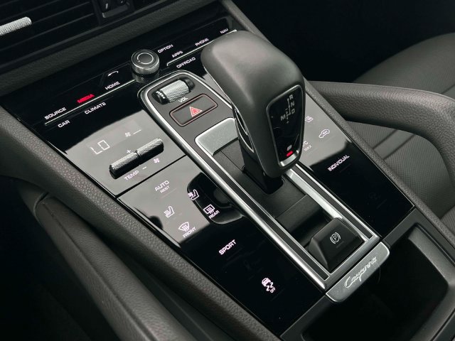 Used 2020 Porsche Cayenne AWD/4WD image 18