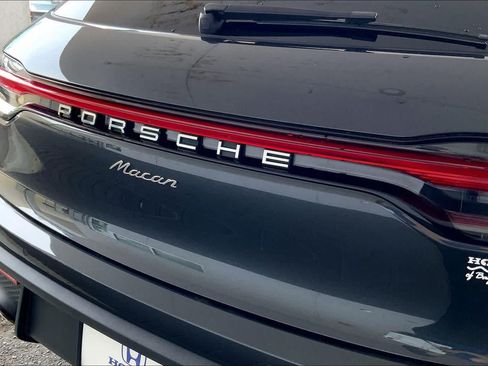 Used 2022 Porsche Macan AWD/4WD image 33