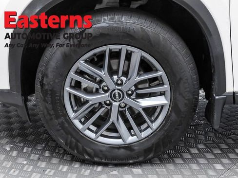 Used 2022 Nissan Rogue S image 32