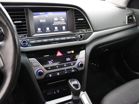 Used 2018 Hyundai Elantra Value Edition FWD image 21