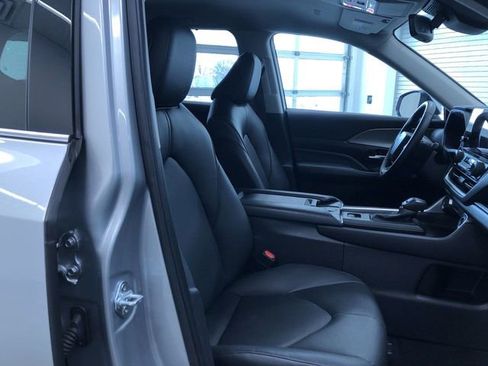 Certified 2025 Toyota Grand Highlander AWD image 22