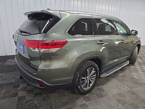 Used 2017 Toyota Highlander XLE AWD/4WD image 12