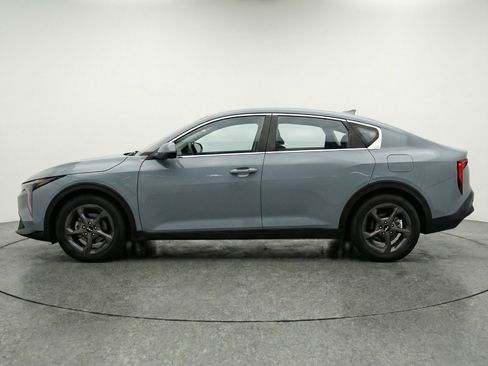 Used 2025 Kia K4 LXS image 3