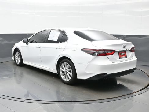 Used 2022 Toyota Camry LE FWD image 4