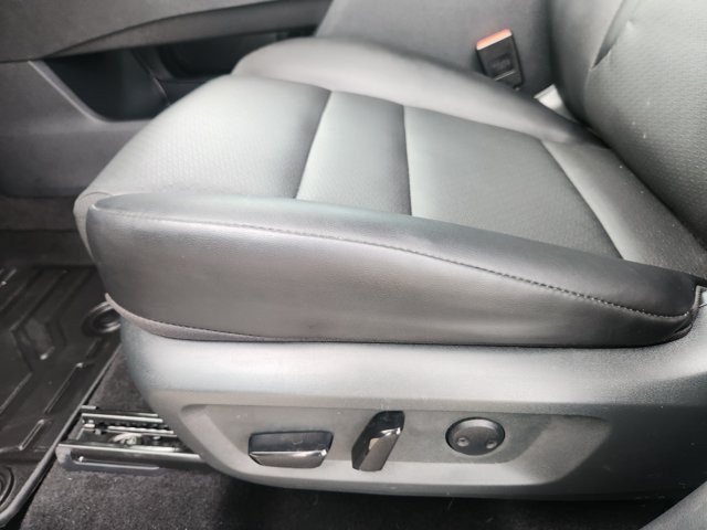 Used 2025 Nissan Rogue SV w/ SV Premium Package FWD image 23