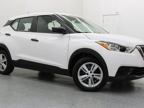 Used 2020 Nissan Kicks S FWD image 1