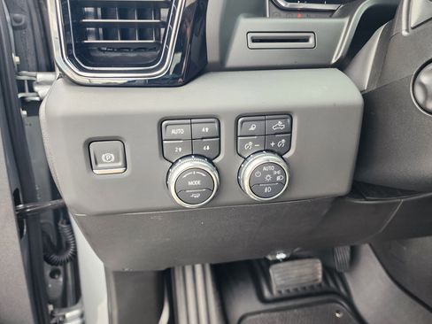 Used 2025 GMC Sierra 1500 AT4 w/ AT4 Premium Package AWD/4WD image 23