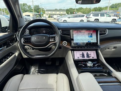 Certified 2022 Jeep Grand Wagoneer Series I w/ HD Trailer Tow Package AWD/4WD image 22