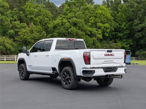 Used 2024 GMC Sierra 2500 AT4 w/ Technology Package AWD/4WD image 3