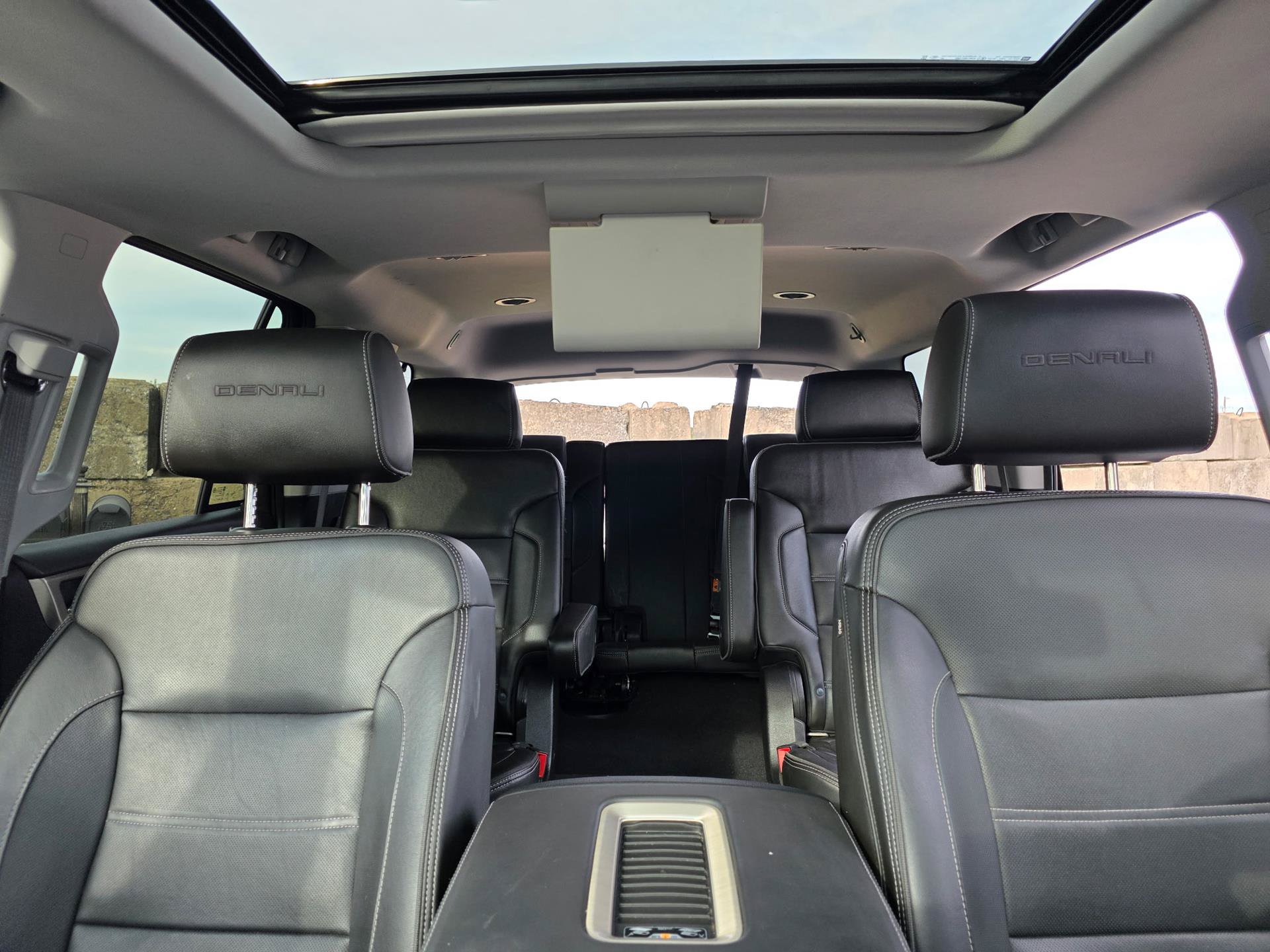 Used 2019 GMC Yukon Denali w/ Denali Ultimate Package AWD/4WD image 10