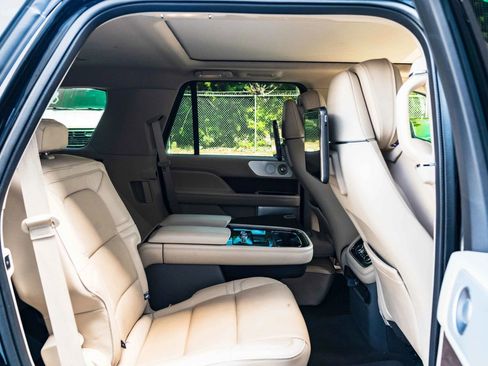 Used 2018 Lincoln Navigator Reserve w/ Technology Package AWD/4WD image 34