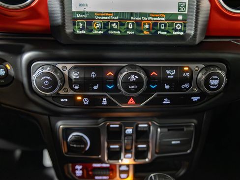 Used 2023 Jeep Gladiator Rubicon w/ Cold Weather Group image 86