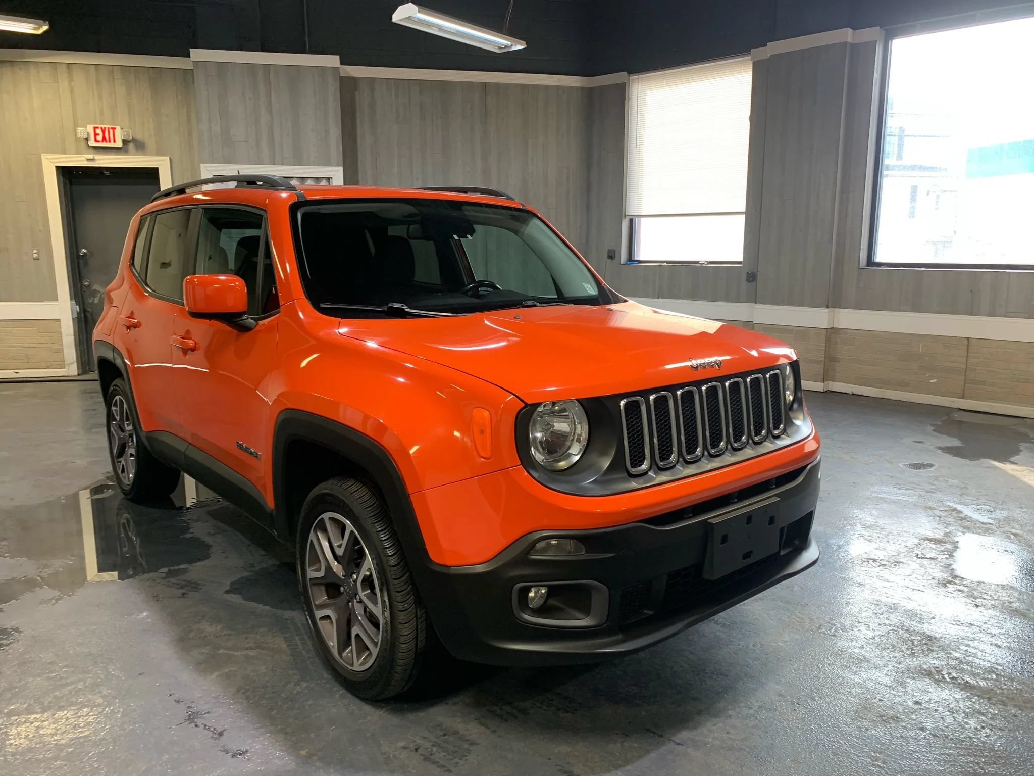 Used 2016 Jeep Renegade Latitude w/ Popular Equipment Group AWD/4WD image 8