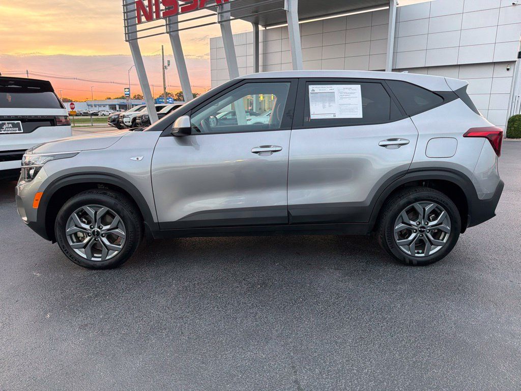 Used 2026 Kia Seltos LX AWD/4WD image 2