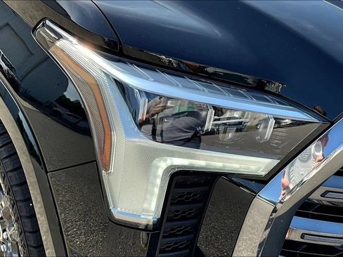 Used 2023 Toyota Tundra Platinum w/ Advanced Package AWD/4WD image 35