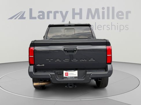 Certified 2025 Toyota Tacoma SR5 AWD/4WD image 4