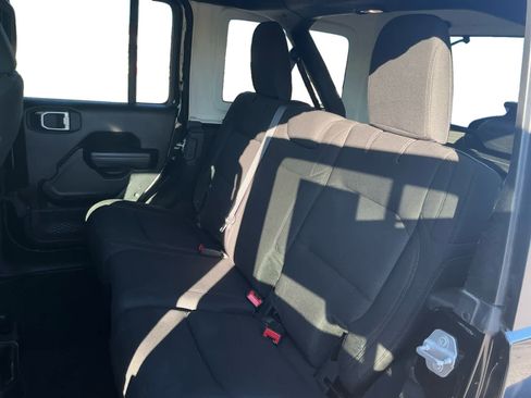 Used 2018 Jeep Wrangler Unlimited Sport S image 14