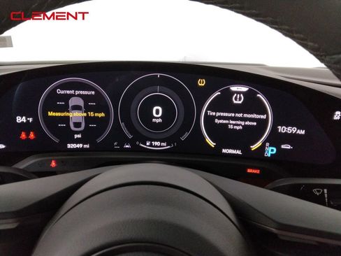 Used 2022 Porsche Taycan image 16