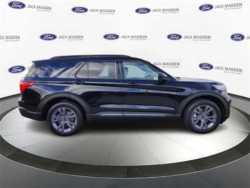 Certified 2022 Ford Explorer XLT w/ Equipment Group 202A image 6