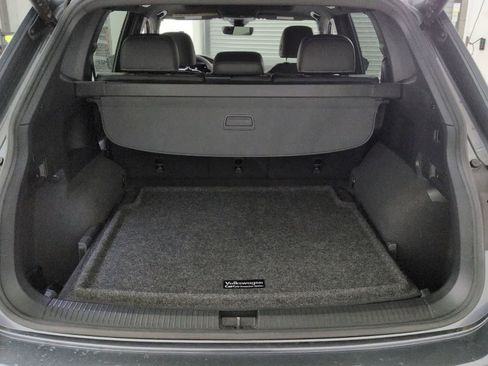 Certified 2022 Volkswagen Tiguan SE R-Line image 34