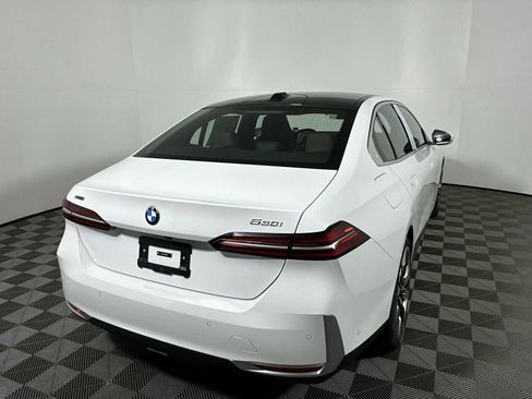 New 2026 BMW 530i xDrive w/ Premium Package image 9