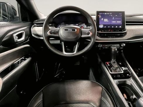 Used 2024 Jeep Compass Latitude image 9